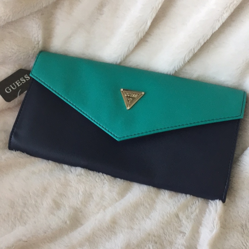 Guess clutch